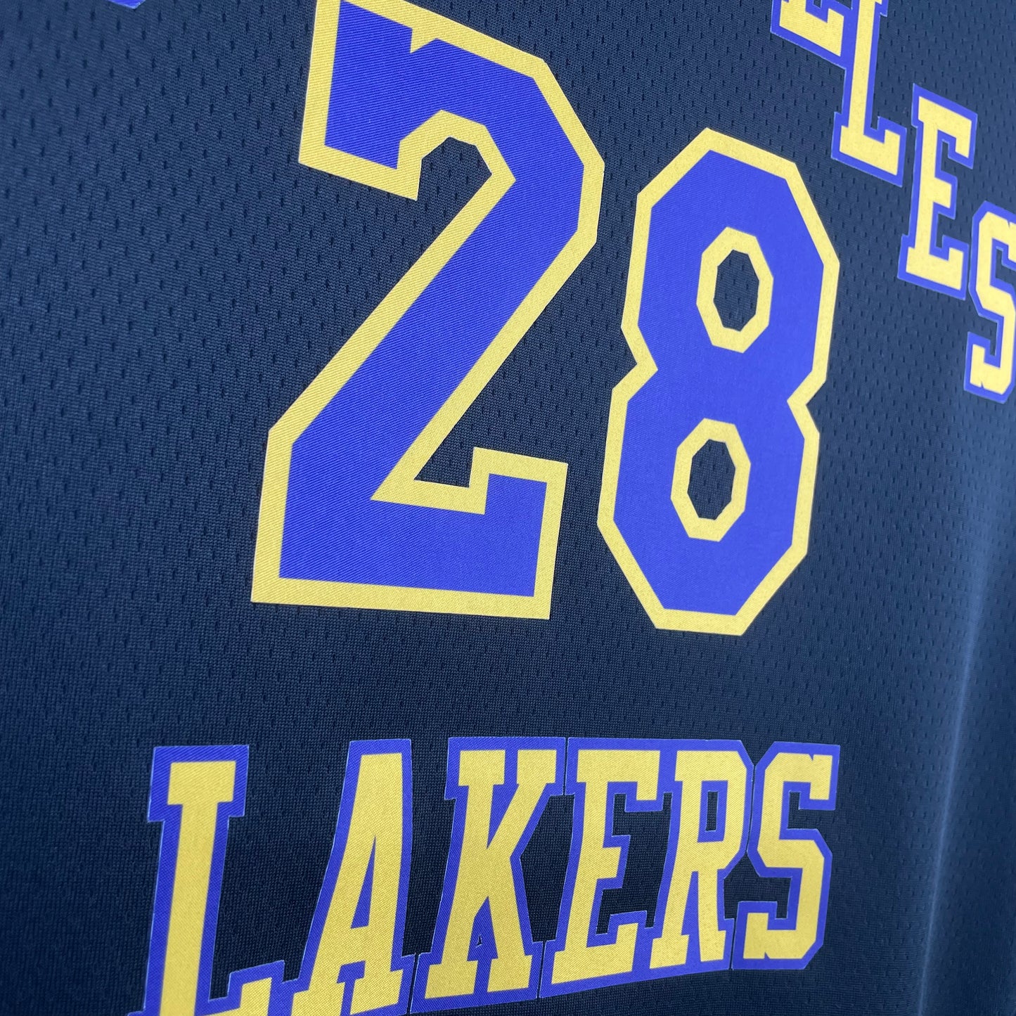 Temporada 24 Lakers City Versión No. 28 Base Hachimura