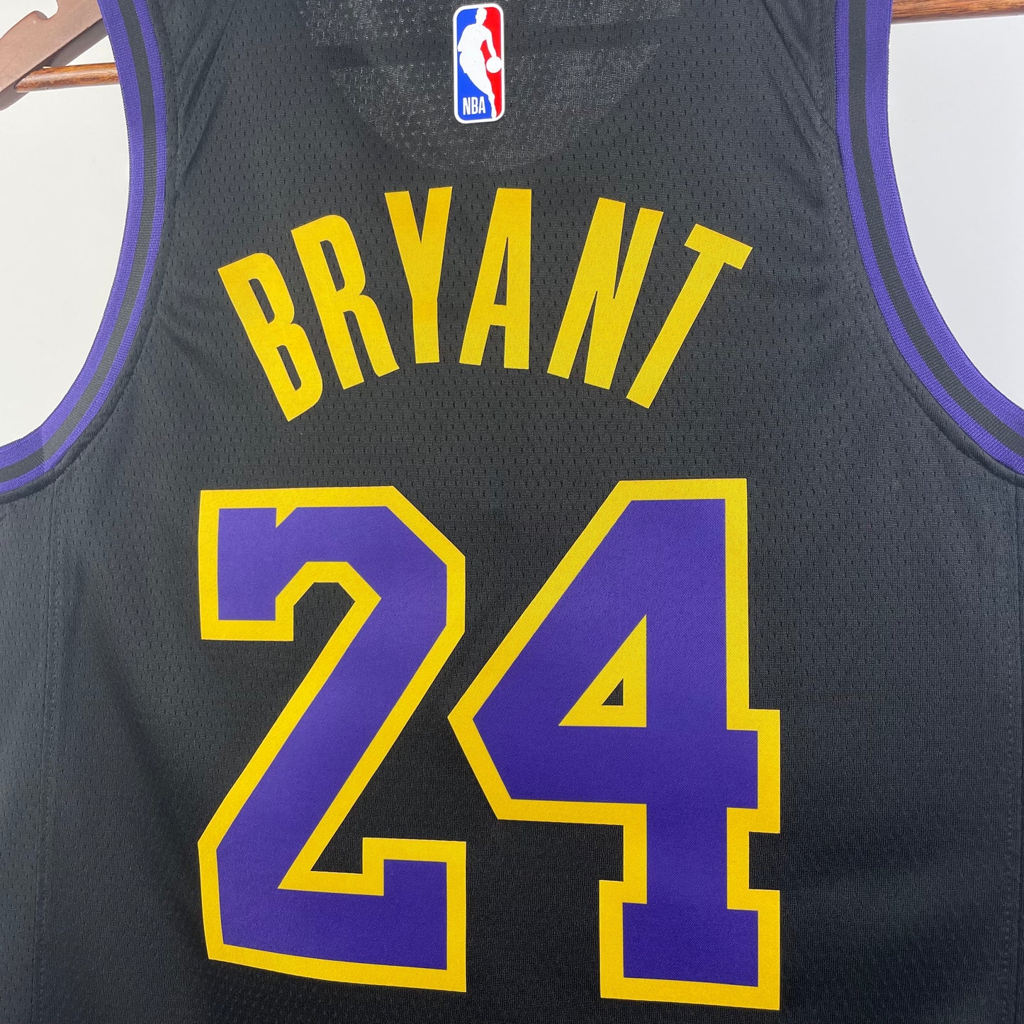 Lakers City Edition nº 24 Kobe Bryant na 24ª temporada